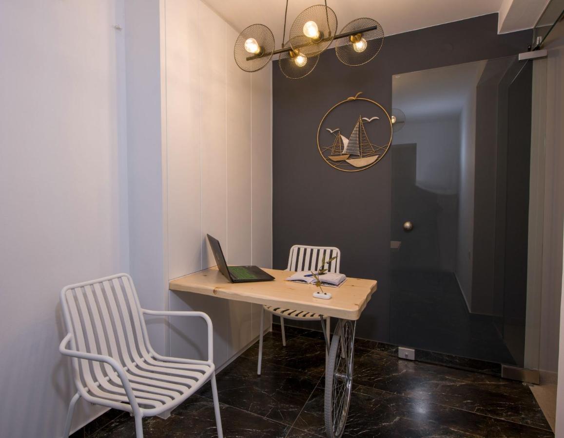 Eleanthi Modern Living Apartment